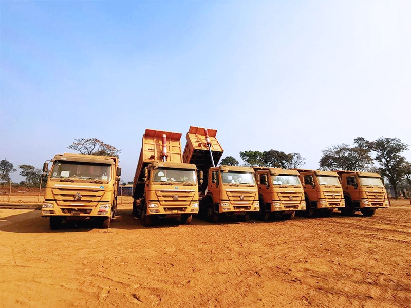 On-site assistance in the delivery and acceptance of the 6X4 dump truck , a major customer in the Katanga mining area of D.R.CONGO