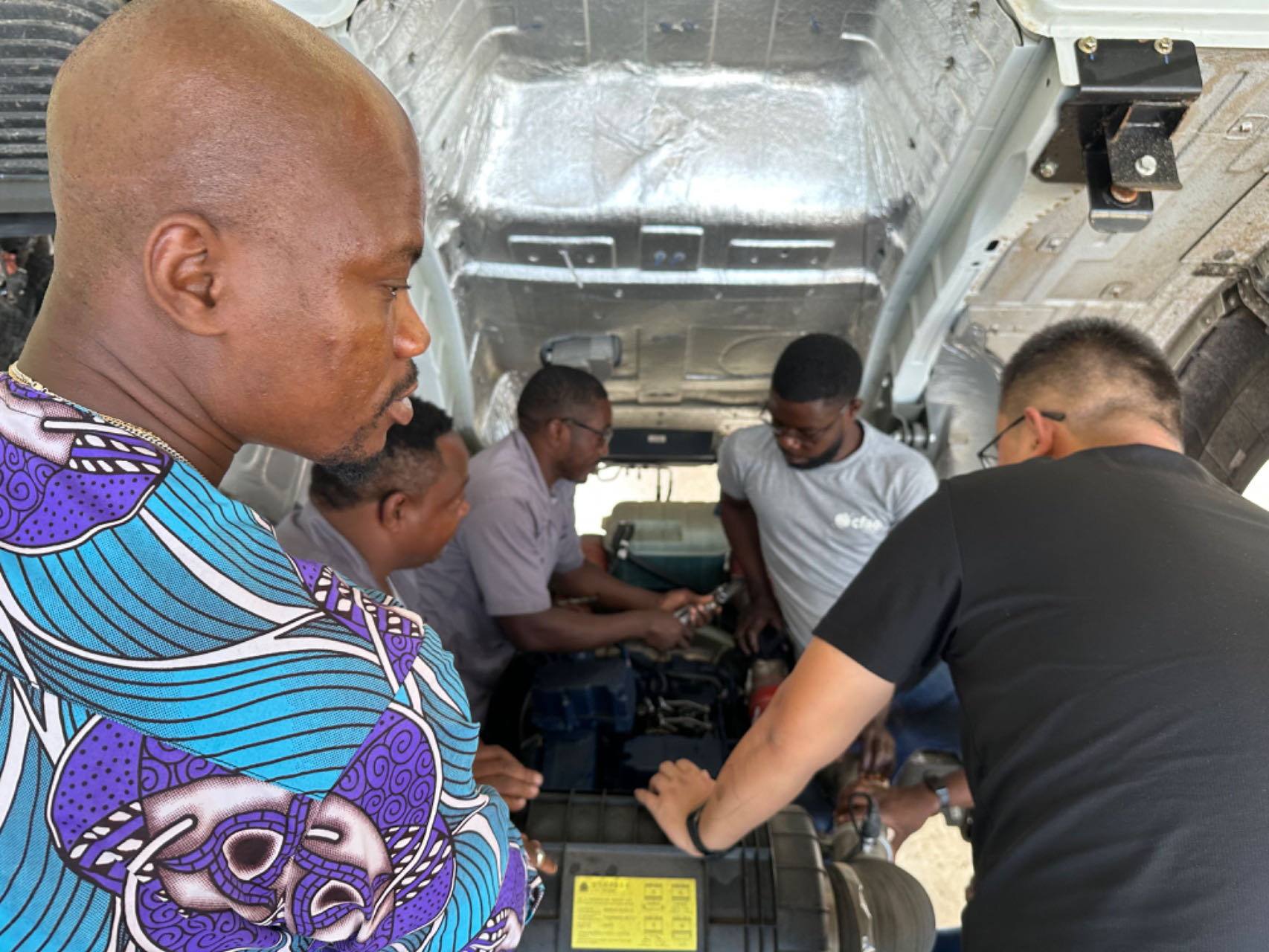 Formation sur site pour l'équipe après-vente du concessionnaire CFAO MOTORS GABON par l'ingénieur SINOTRUK