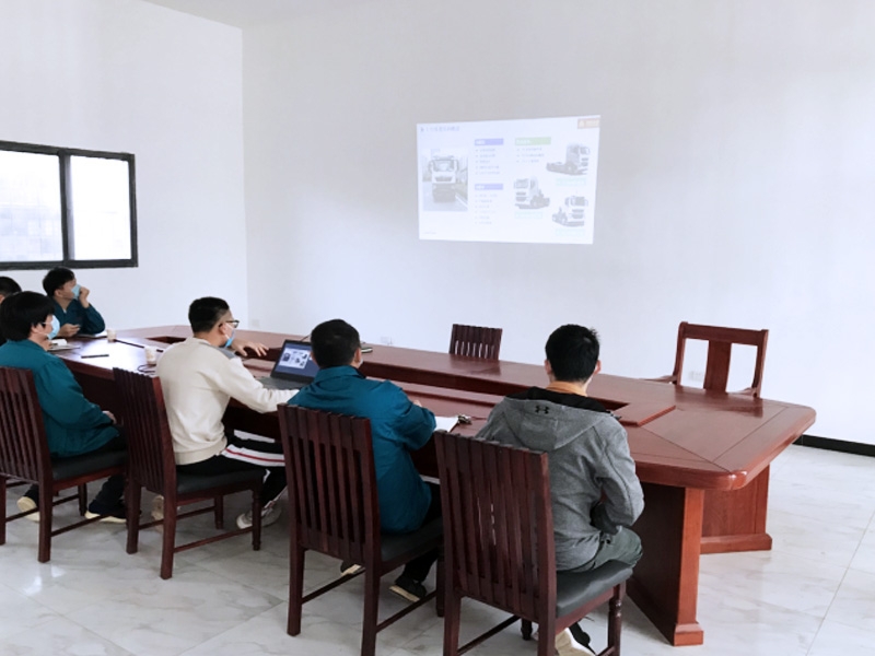 SINOTRUK factory people introduce the updates and changes of the trucks and new models of Sinotruk to the Distributor HUALONG AUTOMOBILE INVESTMENT LIMITED，and the distributor will adjust the marketing strategies timely.