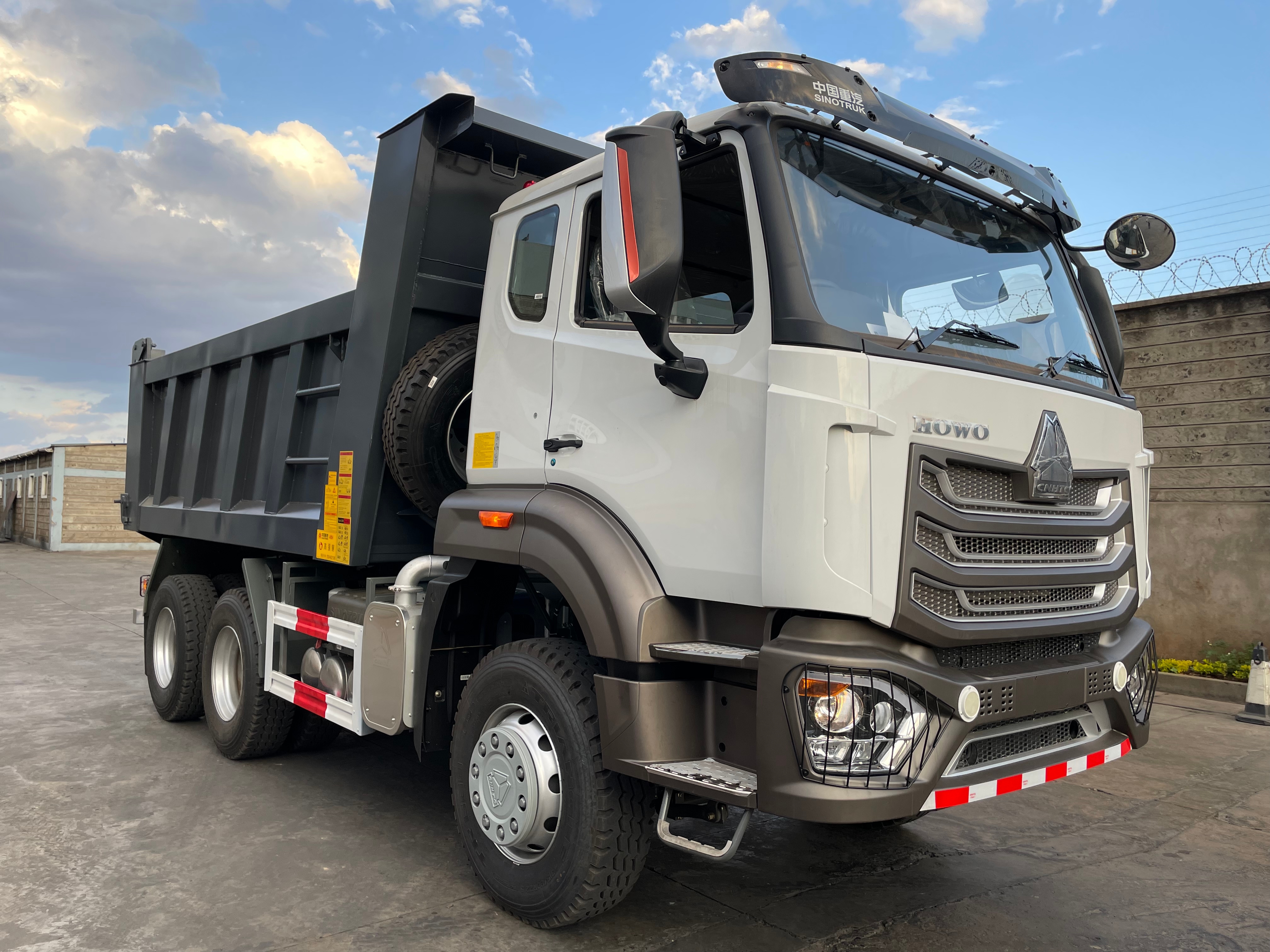 HOWO-NX 6X4 TIPPER