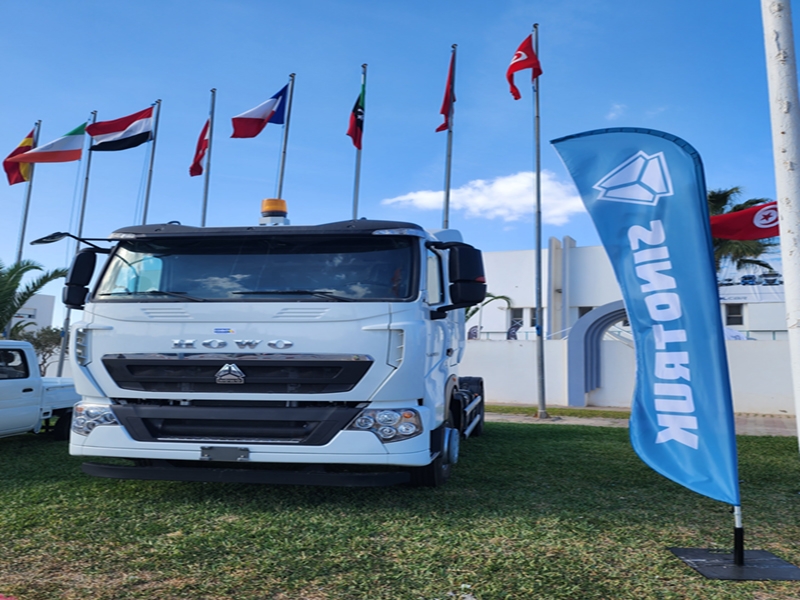 Salon international de l'auto de Sousse, tracteur T7H 4X2 SINOTRUK.